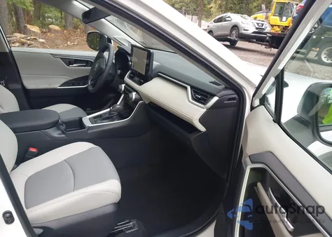 2025 Toyota Rav4 Xle Premium из США, поврежденный, VIN 2T3A1RFV9SW592795